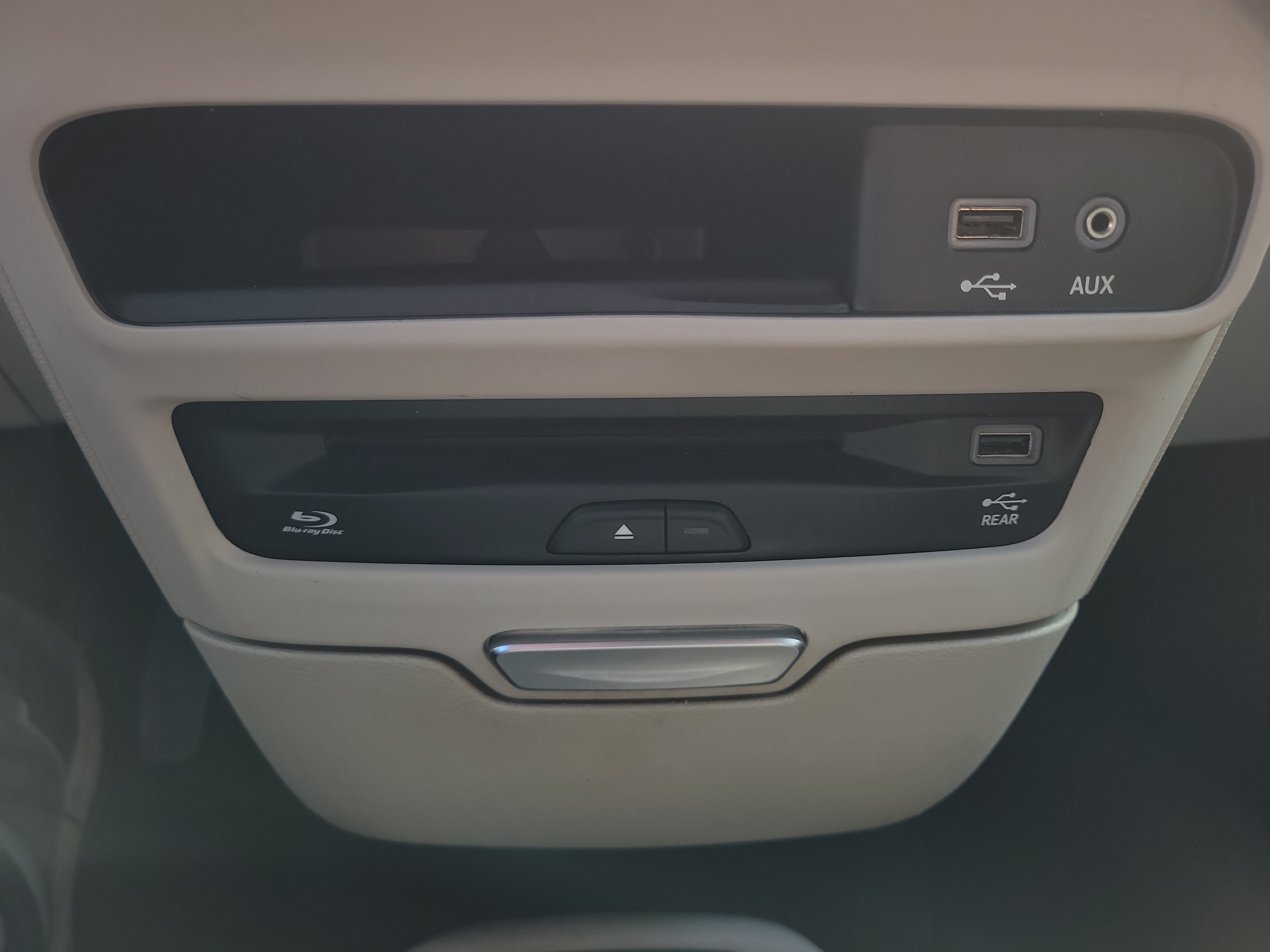 Used 2018 Chrysler Pacifica Limited w/ Advanced Safetytec Group FWD image 26