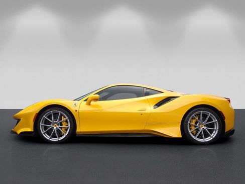 Used 2019 Ferrari 488 Pista Coupe RWD image 6