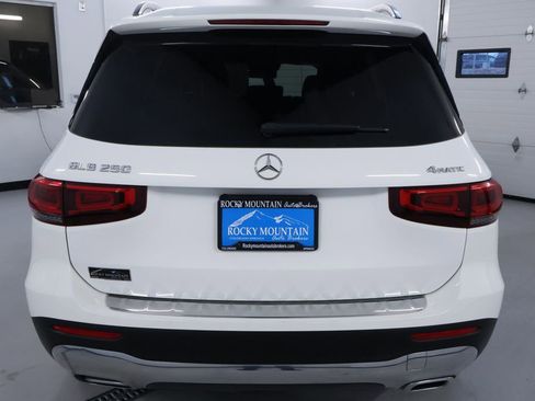 Used 2022 Mercedes-Benz GLB 250 4MATIC w/ Premium Package image 6