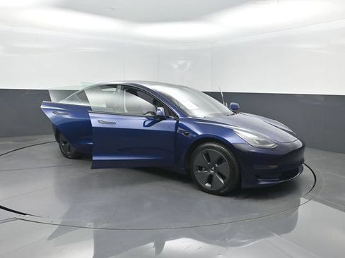 Used 2023 Tesla Model 3 Standard Range RWD image 31
