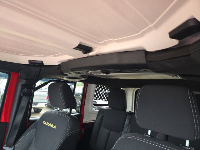 Used 2014 Jeep Wrangler Unlimited Sahara w/ Connectivity Group AWD/4WD image 19