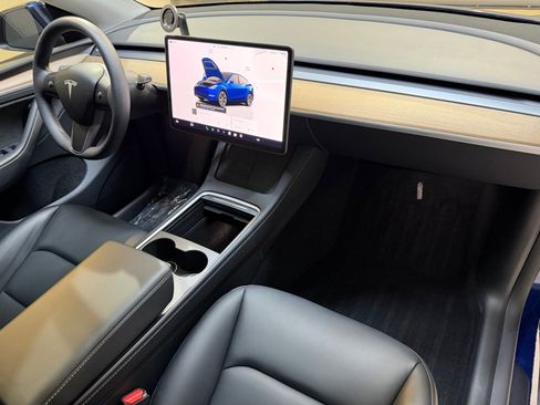 Used 2024 Tesla Model Y Long Range AWD/4WD image 44