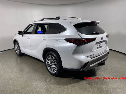 Used 2024 Toyota Highlander Platinum image 5