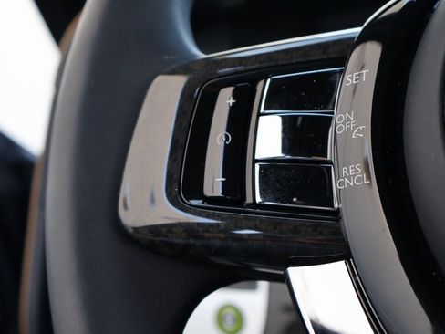 Used 2023 Rolls-Royce Cullinan Black Badge w/ Leather Finishing Pack image 31