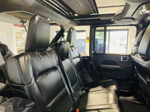 Used 2022 Jeep Wrangler Unlimited Rubicon w/ Steel Bumper Group AWD/4WD image 15