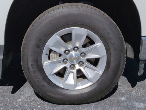 Used 2025 Chevrolet Silverado 1500 LT RWD image 11