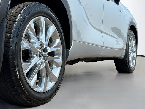 Used 2021 Toyota Highlander Limited AWD/4WD image 16
