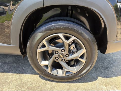 Used 2024 Chevrolet Trax LT w/ LT Convenience Package FWD image 19
