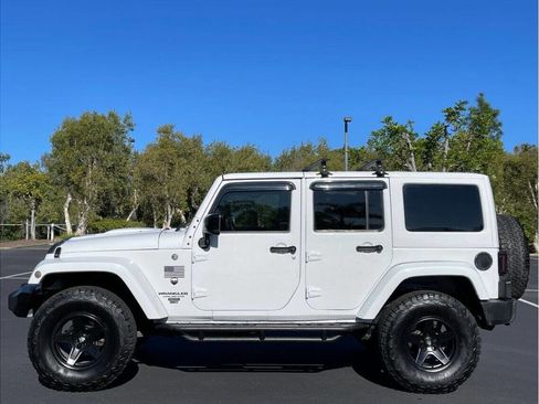 Used 2015 Jeep Wrangler Unlimited Sahara image 6