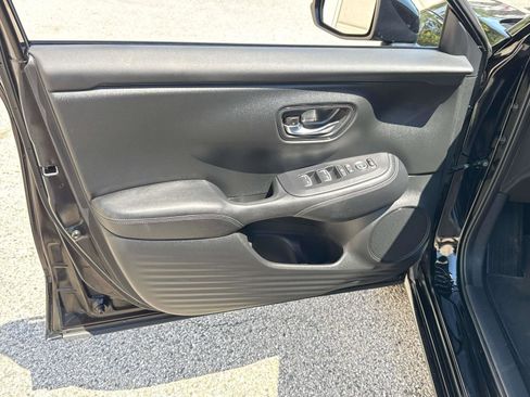 Certified 2024 Honda HR-V EX-L image 17