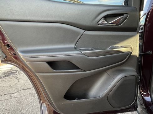 Used 2018 GMC Acadia SLT image 16