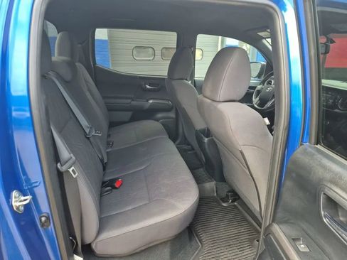 Used 2017 Toyota Tacoma SR image 6