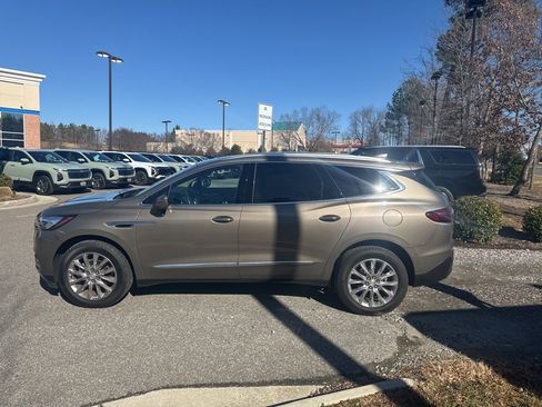 Used 2020 Buick Enclave Essence w/ Sound and Sites Package image 6