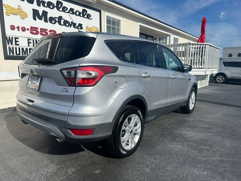 Used 2017 Ford Escape SE image 5