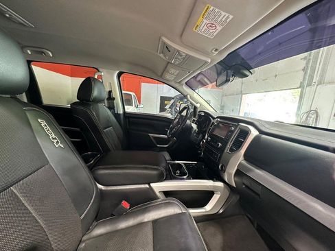 Used 2018 Nissan Titan PRO-4X w/ Pro-4x Convenience Package image 19
