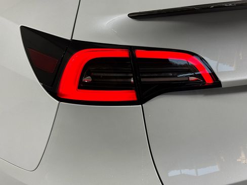 Used 2021 Tesla Model Y Performance image 35