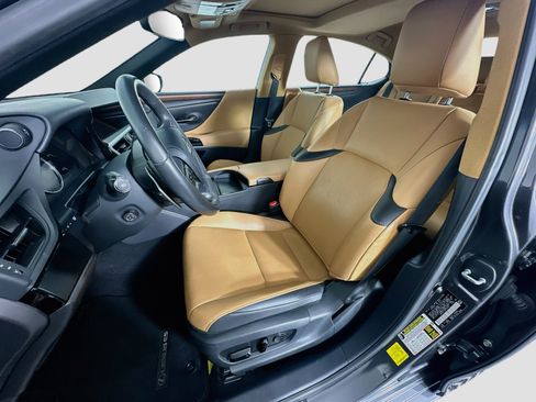Used 2024 Lexus ES 300h w/ Premium Package FWD image 13