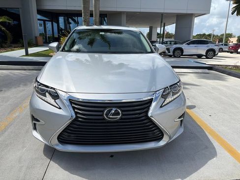 Used 2017 Lexus ES 350 w/ Luxury Package FWD image 5
