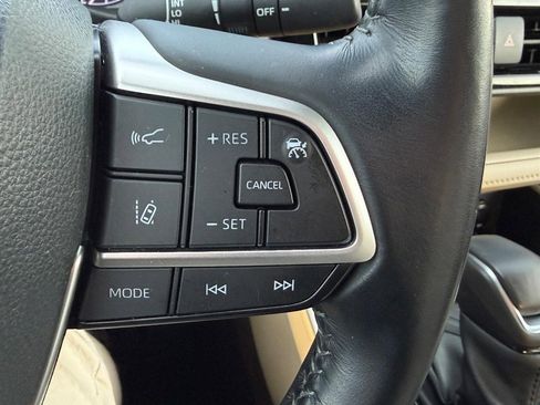 Used 2022 Toyota Highlander XLE image 20