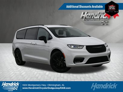 New 2026 Chrysler Pacifica Select