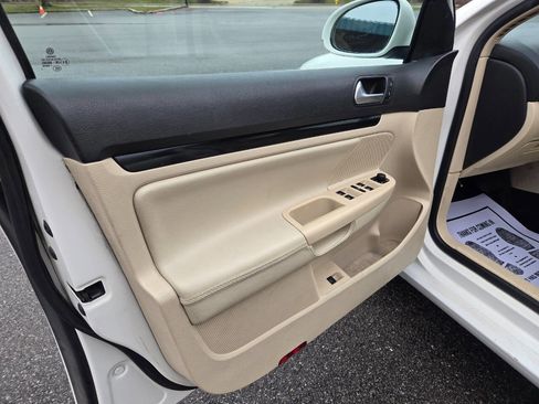 Used 2014 Volkswagen Jetta SE image 18