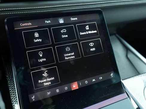 Used 2025 Cadillac Escalade ESV V AWD/4WD image 32