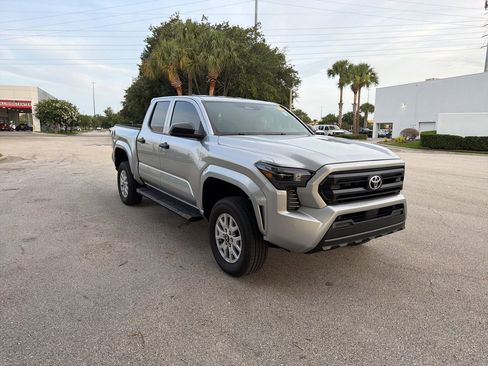 Used 2024 Toyota Tacoma SR AWD/4WD image 5