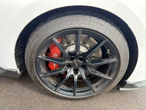 Used 2016 Ford Mustang Shelby GT350 w/ Technology Package RWD image 4