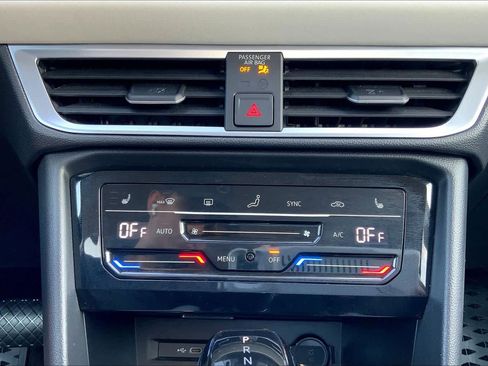 Used 2025 Volkswagen Taos SE image 35