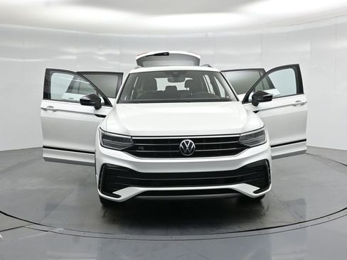Used 2022 Volkswagen Tiguan SE R-Line FWD image 30
