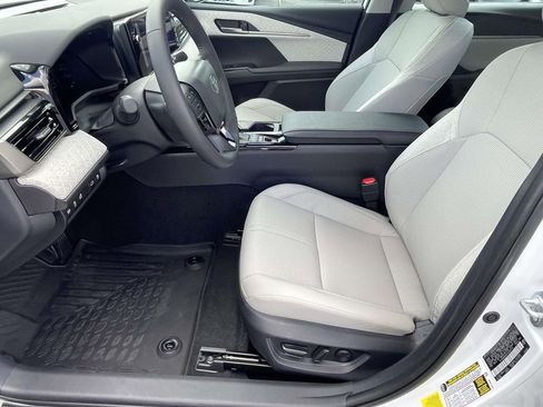 Used 2026 Toyota Camry XLE FWD image 13