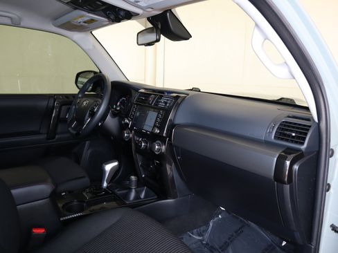 Used 2022 Toyota 4Runner TRD Off-Road AWD/4WD image 38