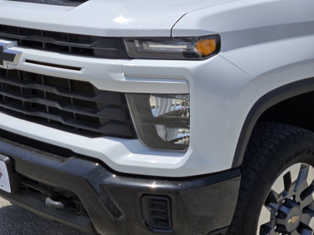Used 2024 Chevrolet Silverado 2500 Custom w/ Custom Value Package AWD/4WD image 9