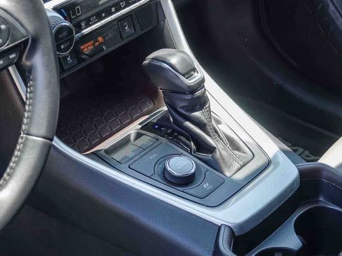 Used 2020 Toyota RAV4 Limited w/ Carpet Mat Package AWD/4WD image 18