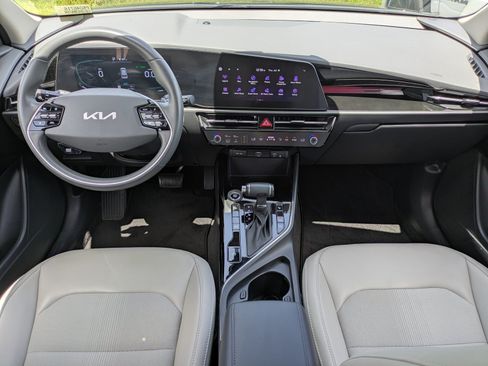 Certified 2023 Kia Niro EX FWD image 12