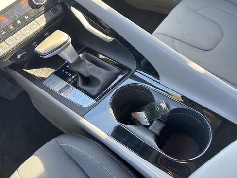 Used 2023 Hyundai Elantra SEL w/ Convenience Package image 34