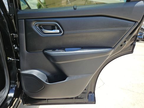 Certified 2025 Nissan Rogue Platinum w/ Platinum Premium Package FWD image 27