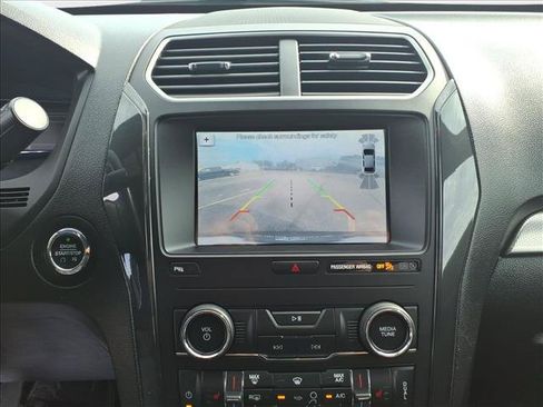 Used 2019 Ford Explorer XLT AWD/4WD image 25