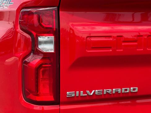 Used 2021 Chevrolet Silverado 1500 Custom Trail Boss AWD/4WD image 34
