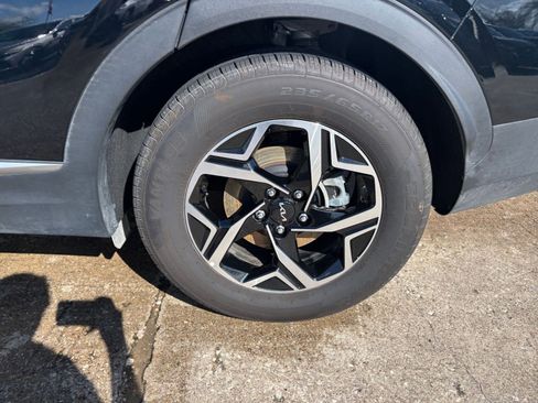 Used 2025 Kia Sportage LX image 29