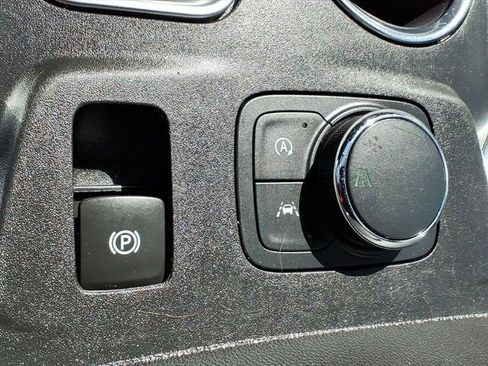 Certified 2023 Chevrolet Traverse LT image 21