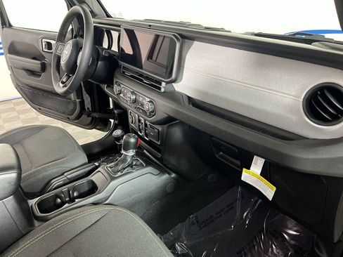 Used 2024 Jeep Wrangler Unlimited w/ Convenience Group AWD/4WD image 26