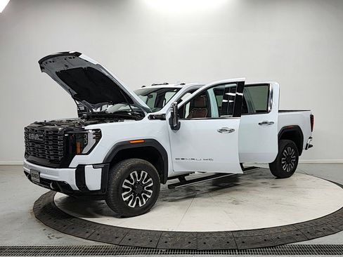 Used 2026 GMC Sierra 2500 Denali Ultimate image 11