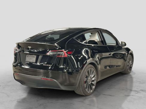 Used 2024 Tesla Model Y Performance AWD/4WD image 3