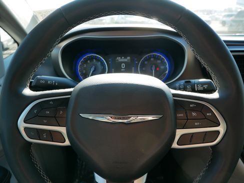 Used 2022 Chrysler Voyager LX image 25