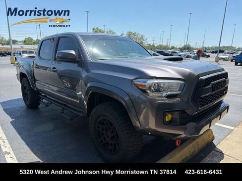 Used 2017 Toyota Tacoma TRD Sport AWD/4WD image 1