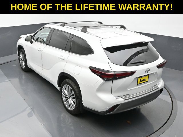 Used 2025 Toyota Highlander Platinum AWD/4WD image 56