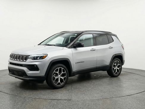 Used 2025 Jeep Compass Limited AWD/4WD image 3