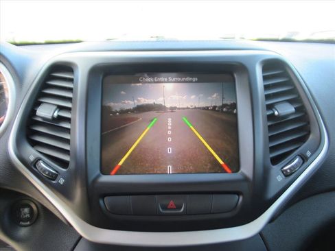 Used 2015 Jeep Cherokee Trailhawk w/ Comfort/Convenience Group image 24