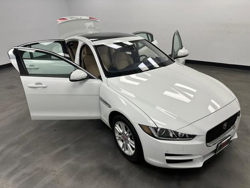 Used 2018 Jaguar XE Premium image 26